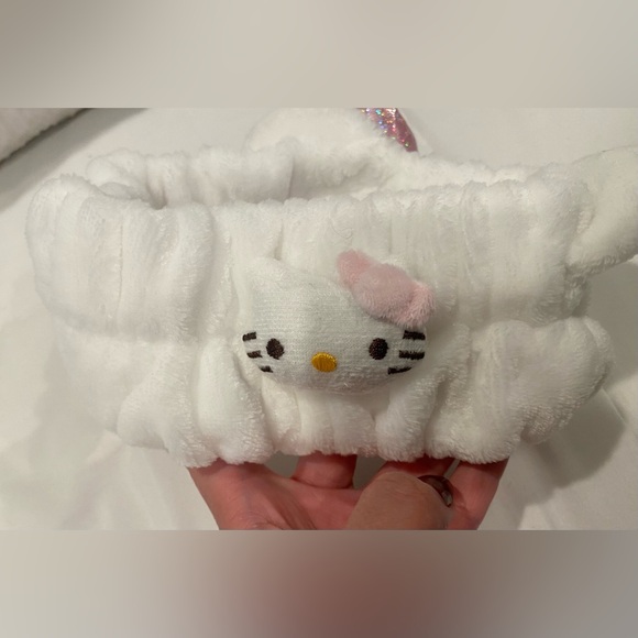 THE CRÈME SHOP X HELLO KITTY SPA HEADBAND - Picture 7 of 8